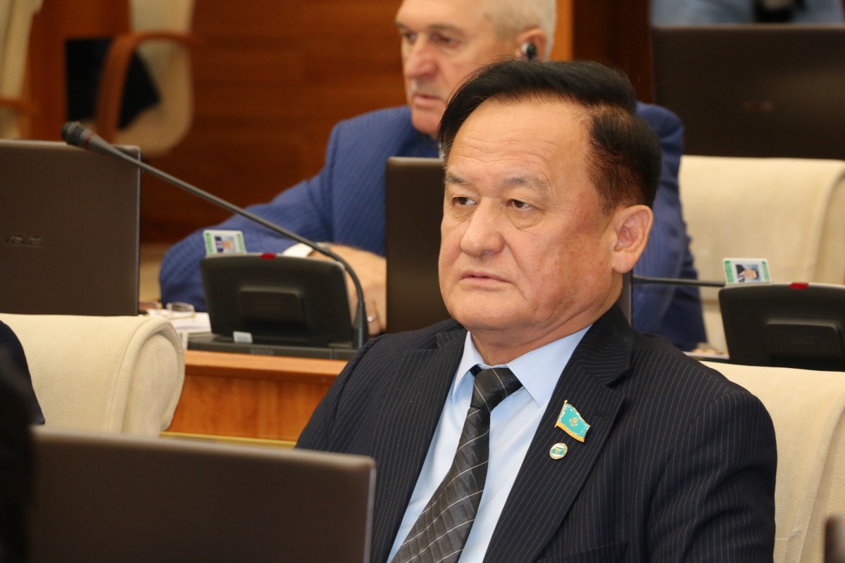 Поэт-депутат предложил запретить религиозные течения