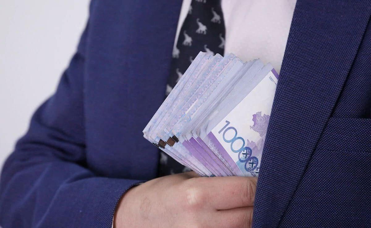 Во время съемок фильма было украдено более 400 миллионов.