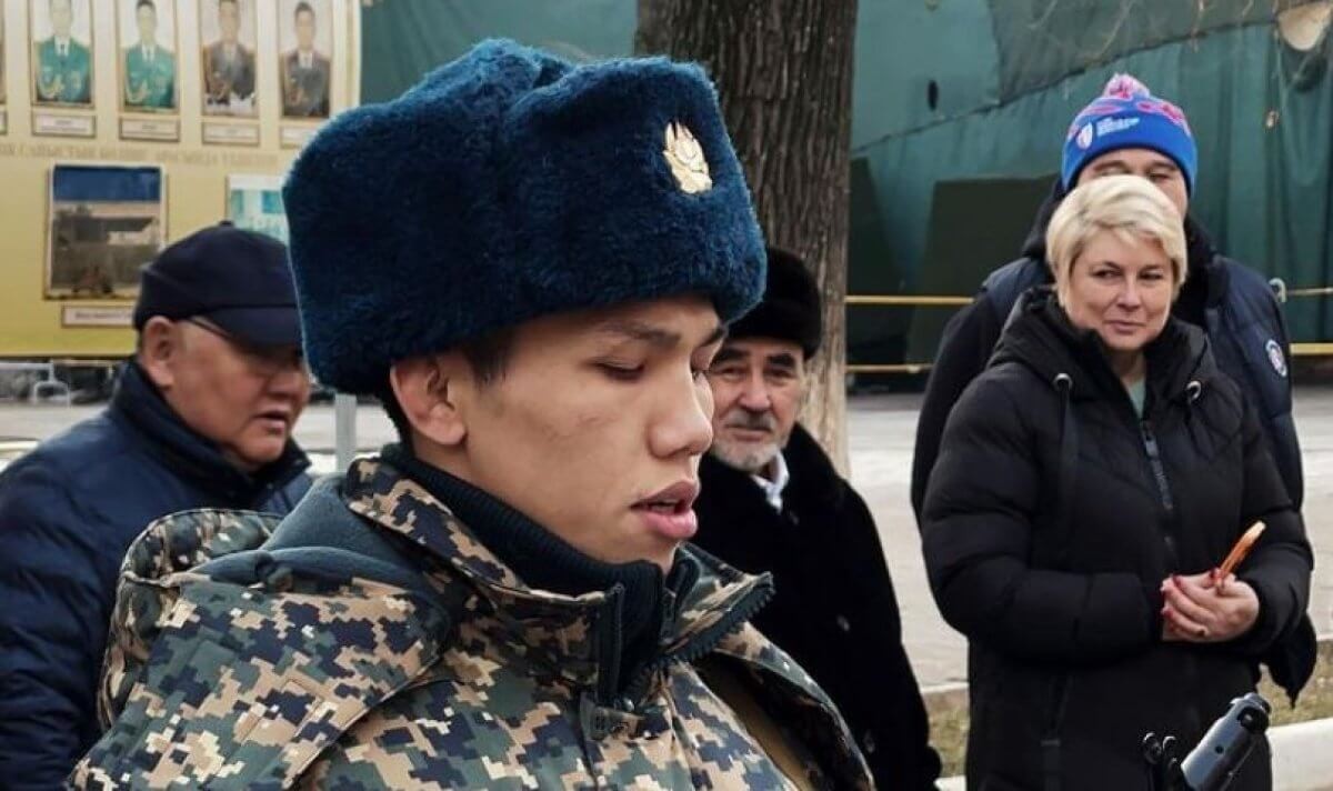 Чемпион мира по боксу Санжар Ташкенбай ушел в армию