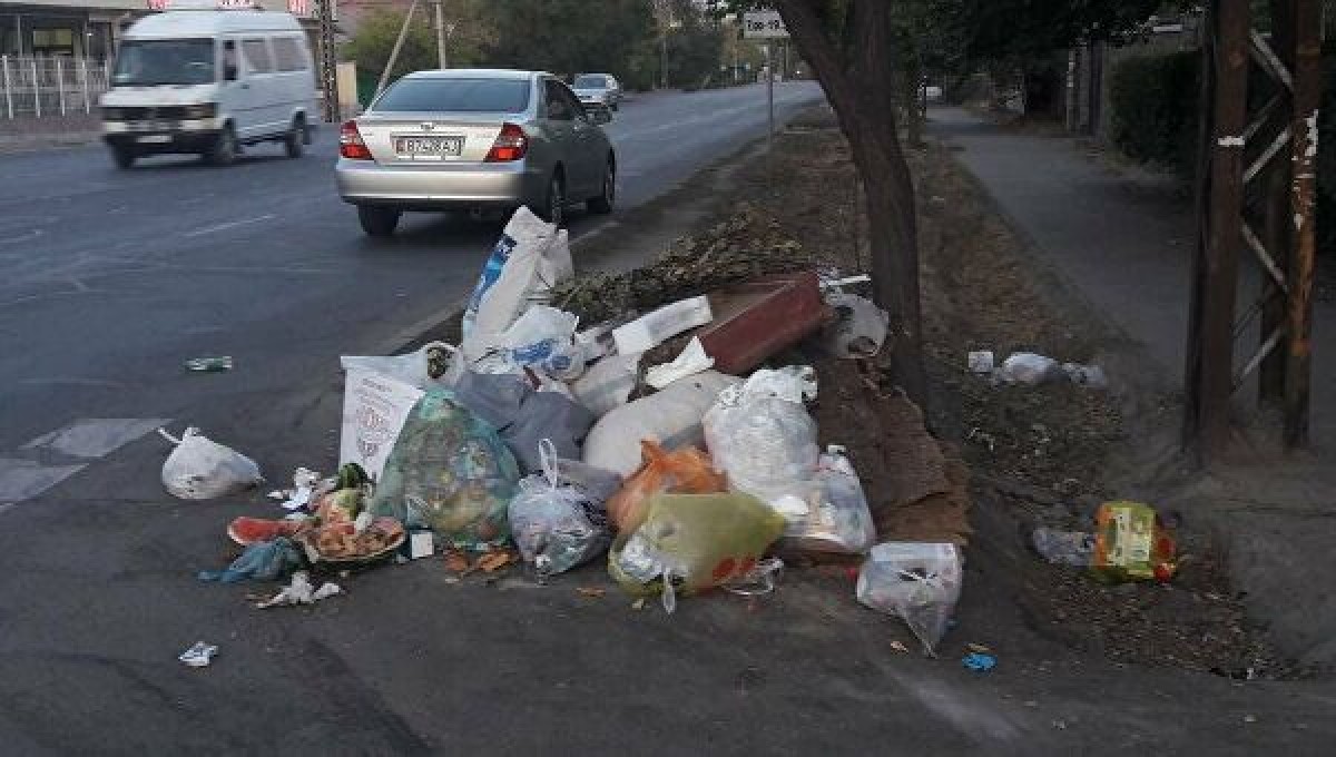 В Бишкеке не справляются с уборкой столицы