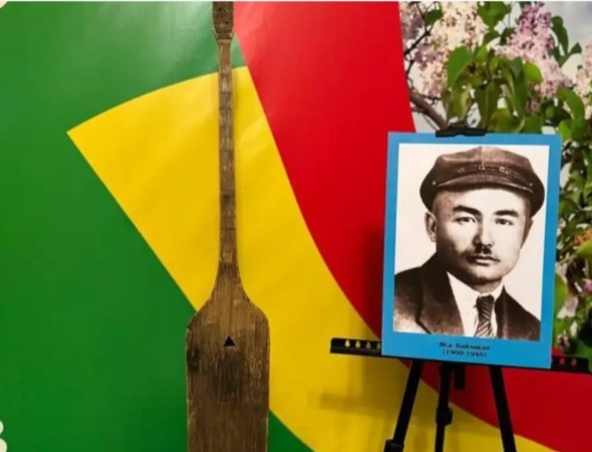 Найдена старинная домбра, в которую играл Иса Байзаков