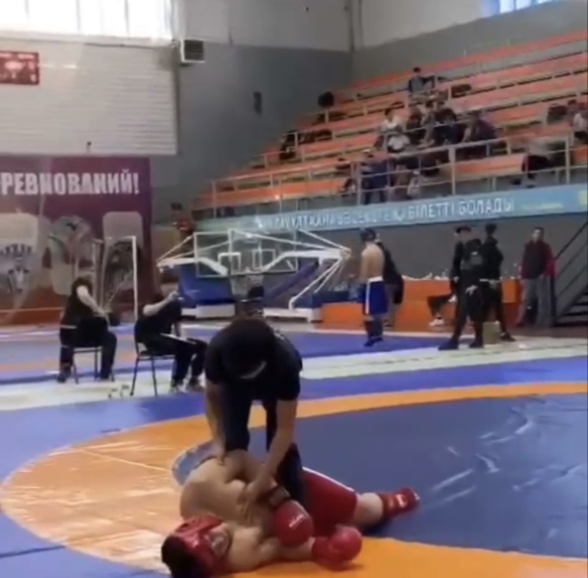 Во время чемпионата по MMA умер 17-летний подросток