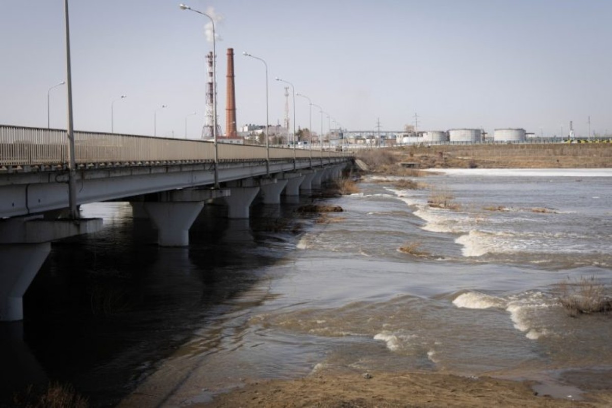 Тобол вышел из берега: В Костанае закрыли дома, дачи, супермаркеты