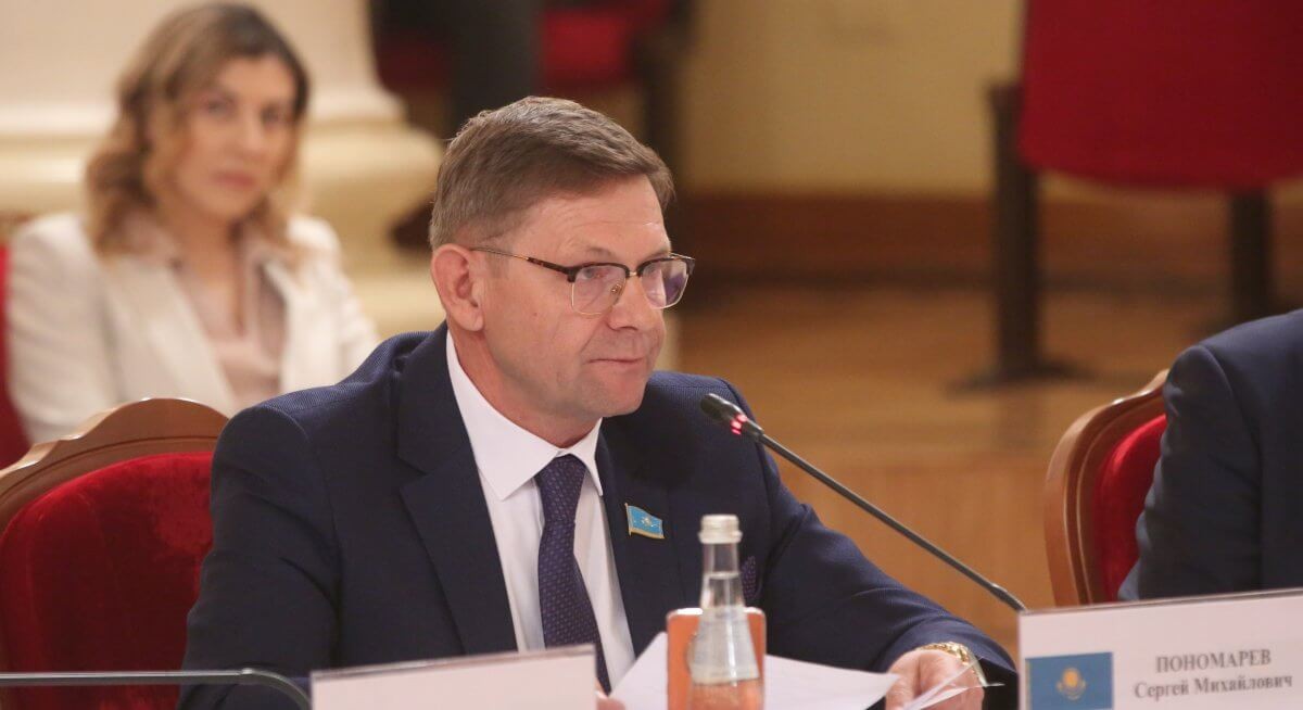 Депутат Сергей Пономарев просит журналистов не писать «желтуху»